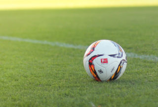 Fussball auf dem Rasen des Sportplatz Espasingen